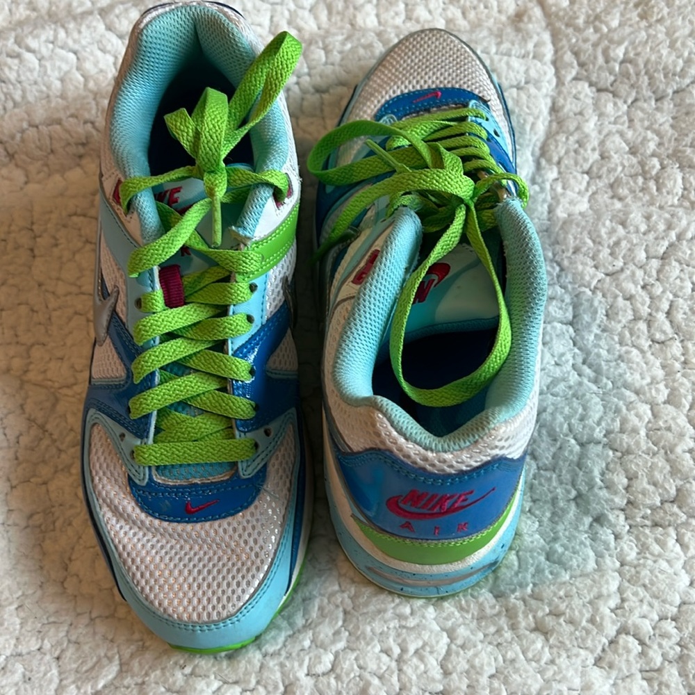 NIKE AIR women’s sneakers.  Size 6 Blue and green